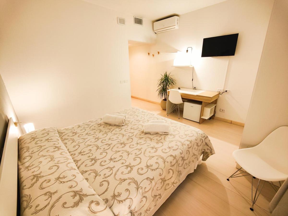 Albergo B&B Tenesi Manerba del Garda Exteriör bild