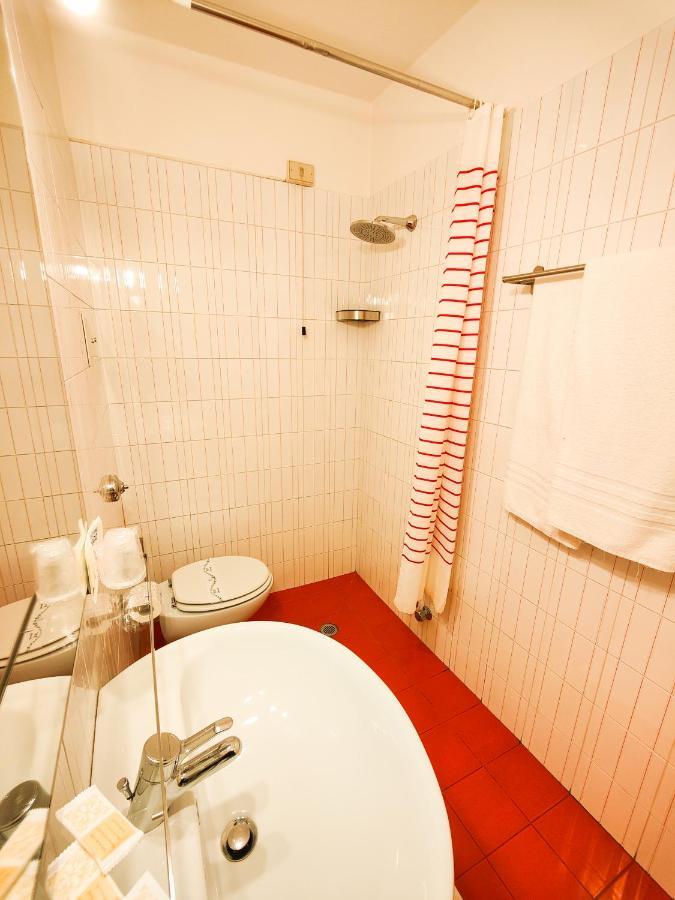 Albergo B&B Tenesi Manerba del Garda Exteriör bild
