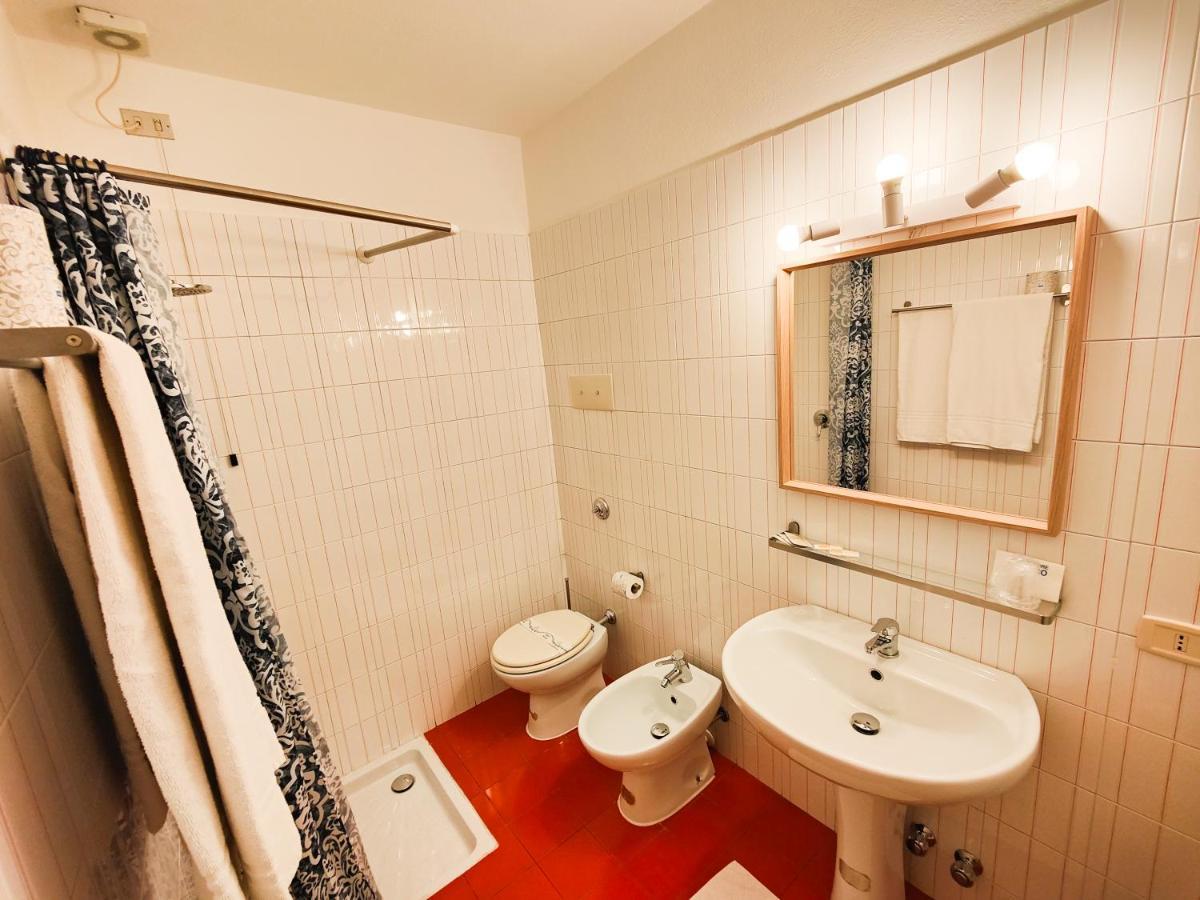 Albergo B&B Tenesi Manerba del Garda Exteriör bild